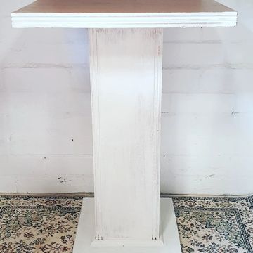 Pedestal Style Cake Table